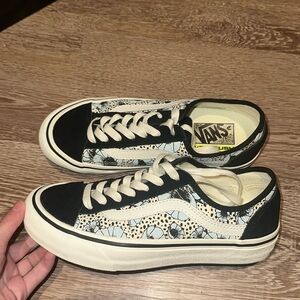 sz 7 women’s vans